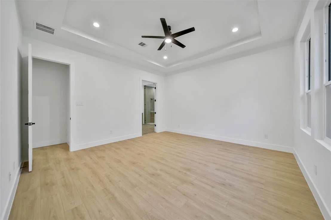 Photo of 352 Louvenia Court