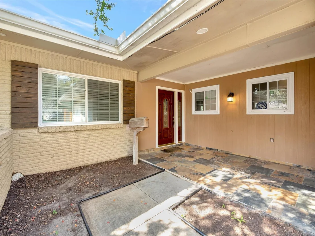 Photo of 1615 Redway Lane