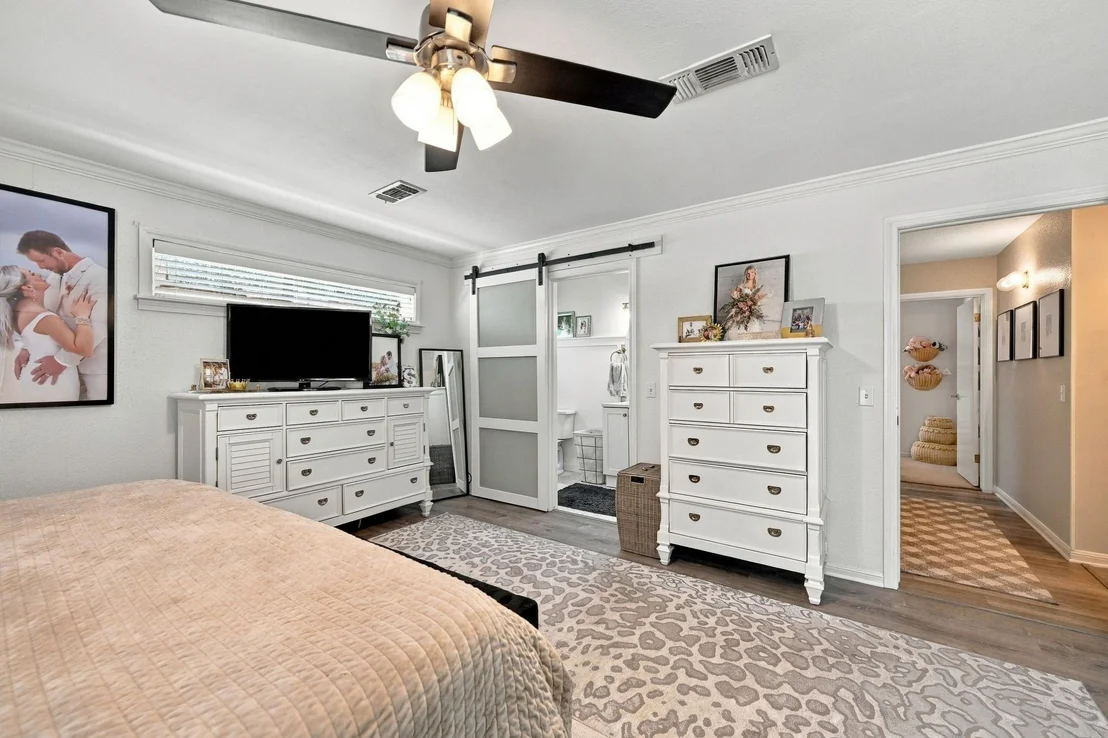 Photo of 100 N Oak Drive