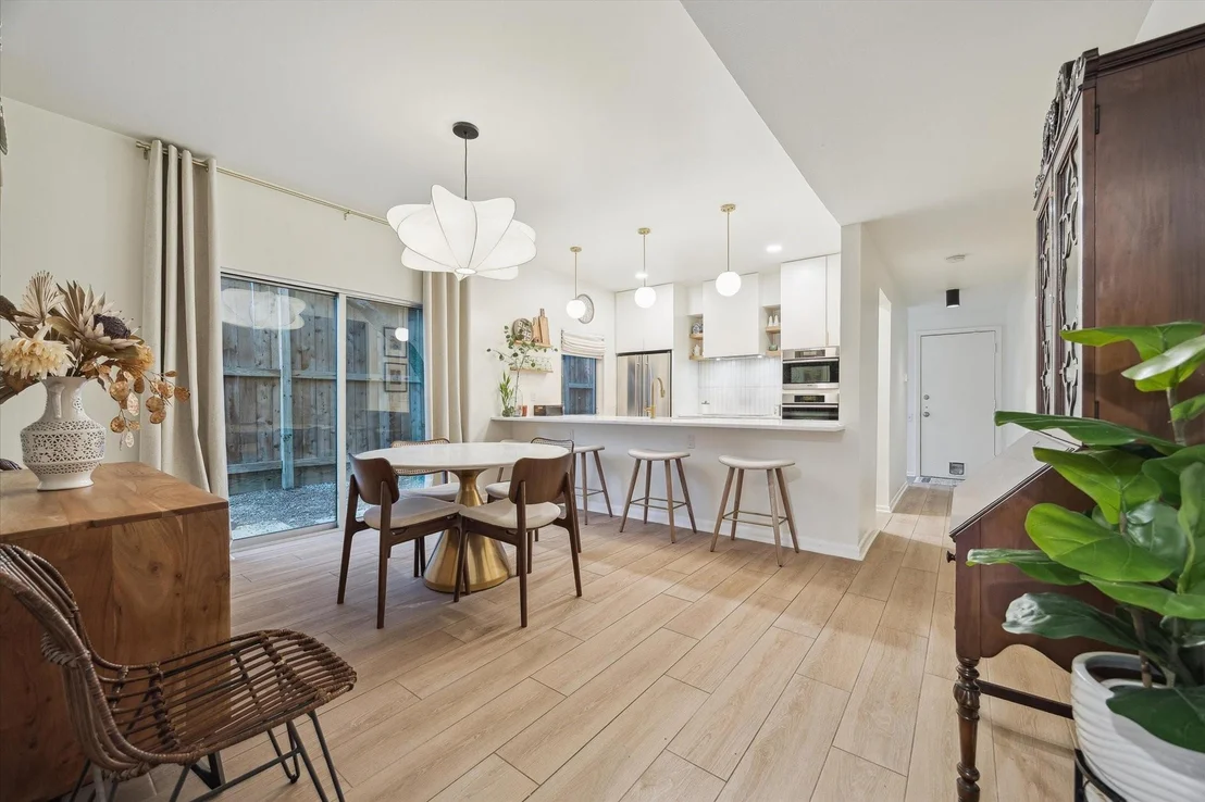 Photo of 2366 Dunstan Road