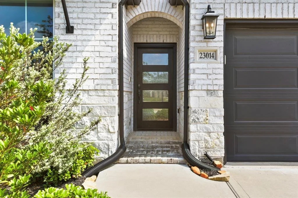 Photo of 23014 Blackstone Park Road