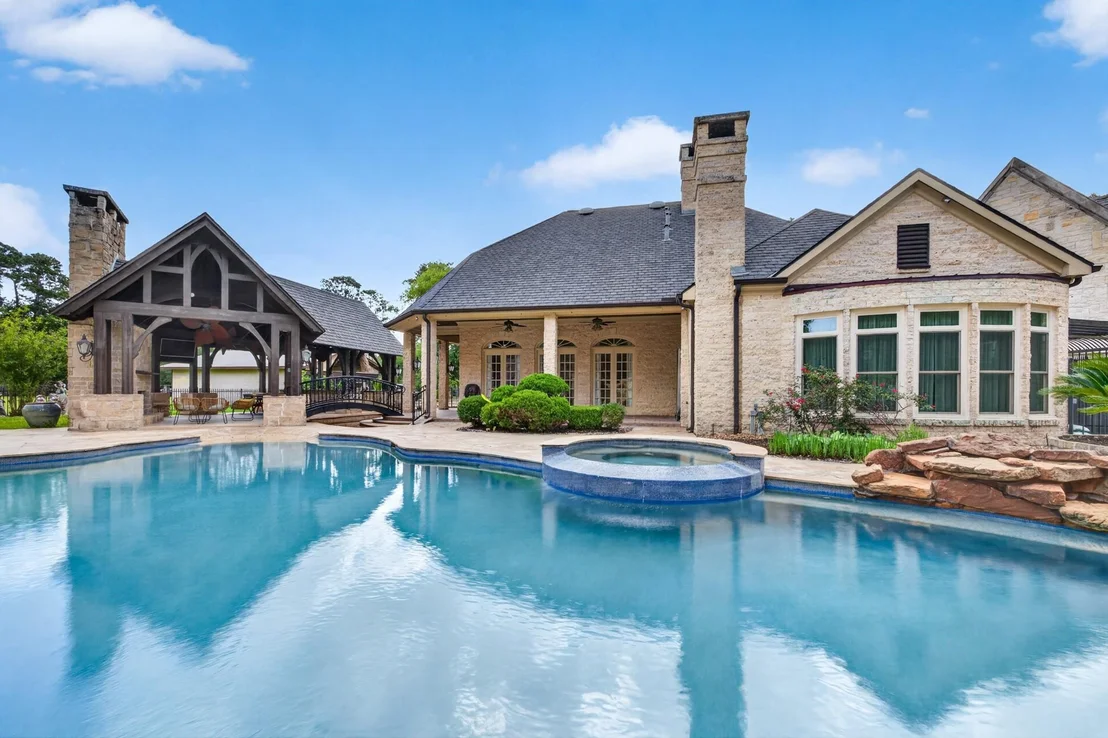 Photo of 728 Crestbend Drive