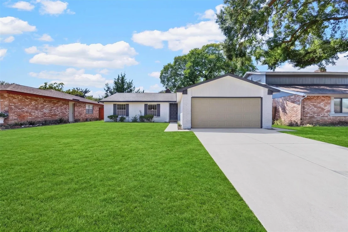 Photo of 8515 Rivercross Road