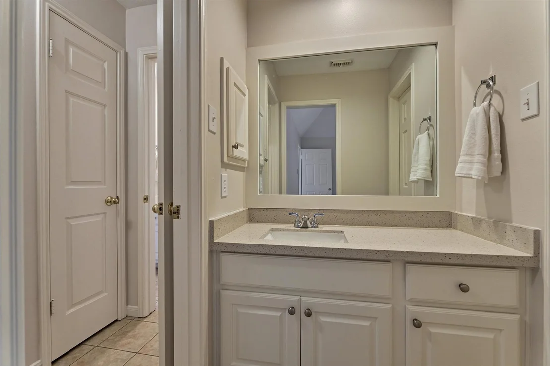 Photo of 16707 Avenfield Road