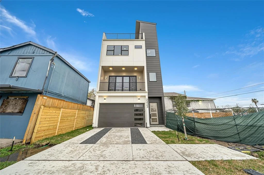 Photo of 2423 Bastrop Street