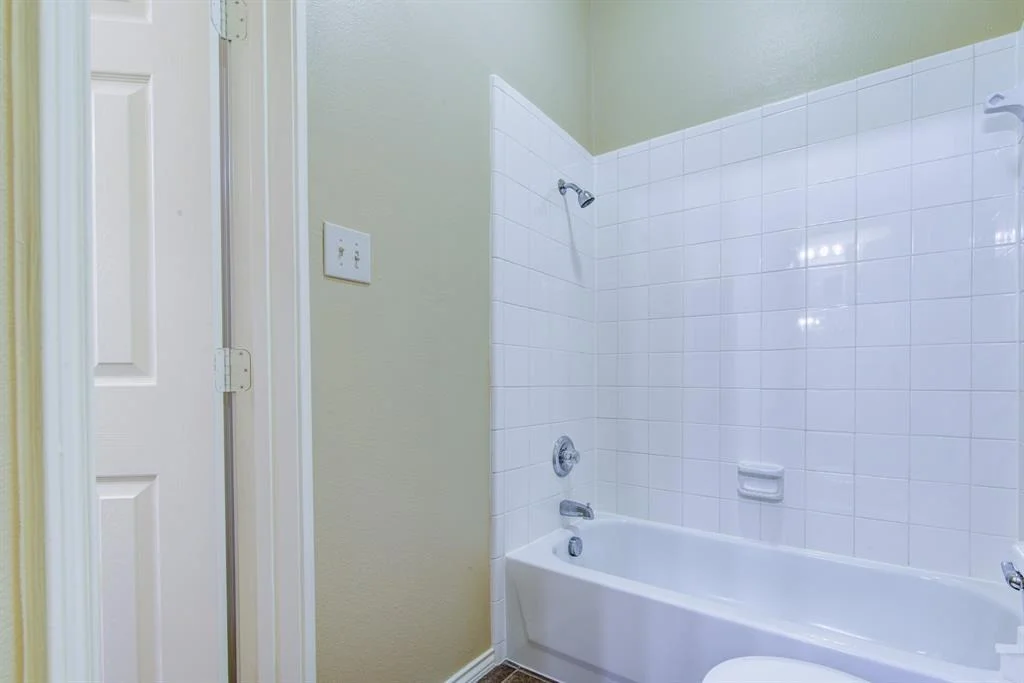 Photo of 421 Laddingford Lane
