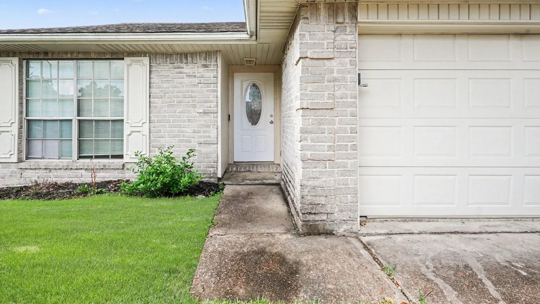 Photo of 15342 Reigate Lane
