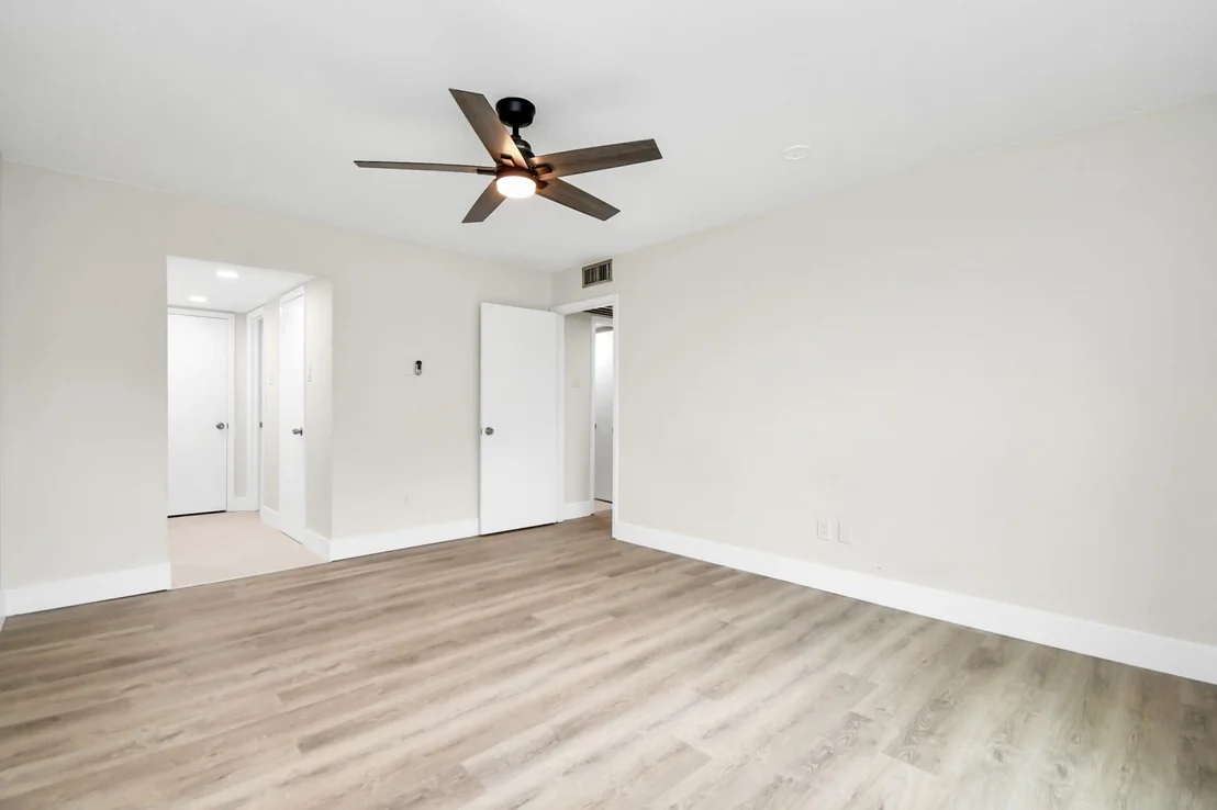 Photo of Unit 30 at 7575 Katy Freeway