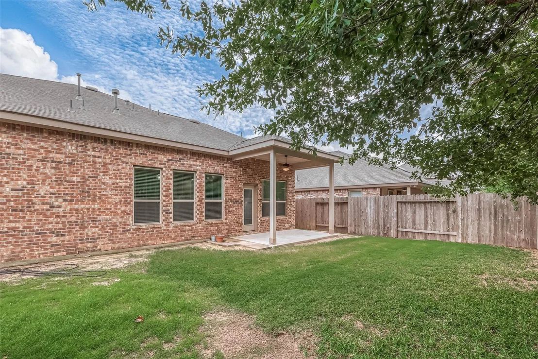 Photo of 2261 Oak Circle Drive N