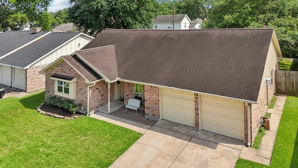 Photo of 8915 Roos Road