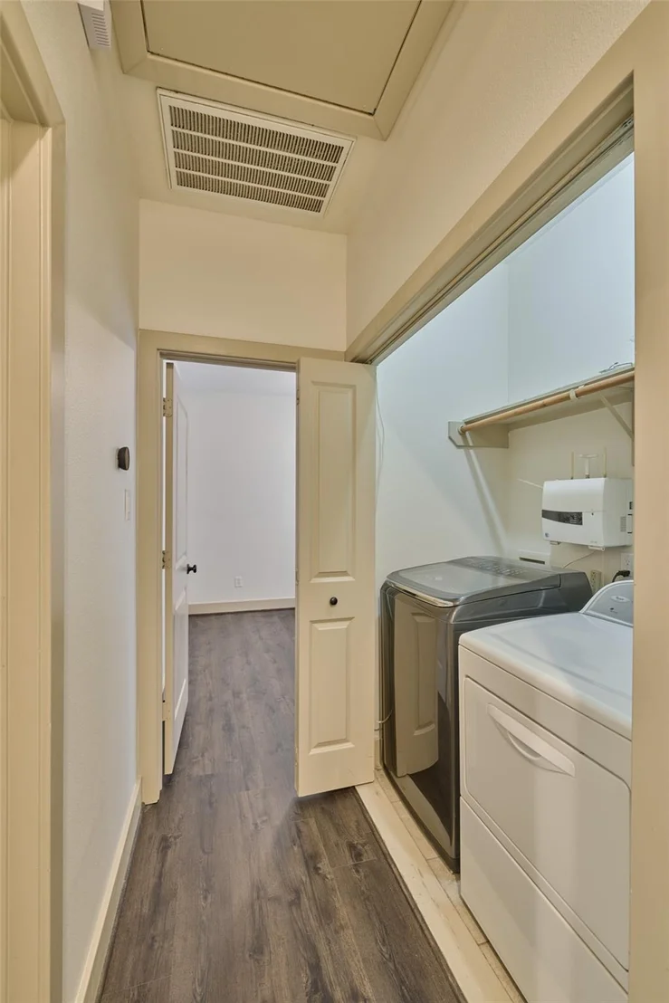 Photo of Unit E at 2422 Navigation Boulevard