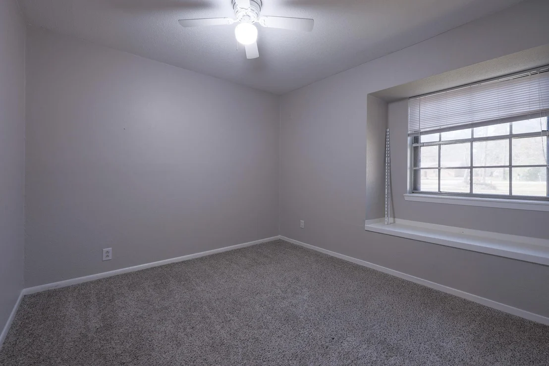Photo of 20427 Lakeside Drive