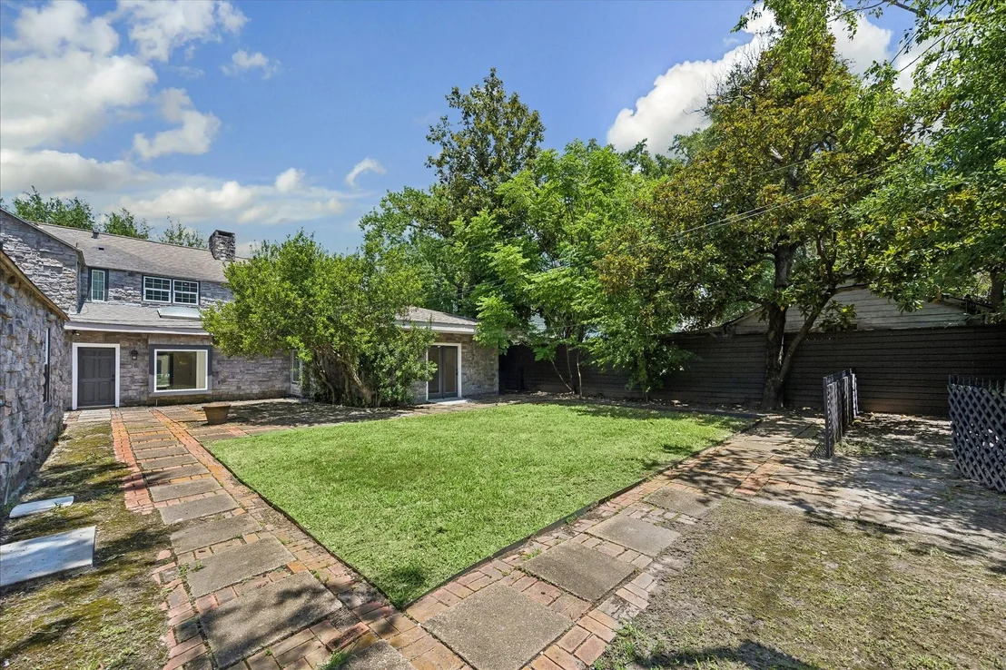 Photo of 3071 Locke Lane