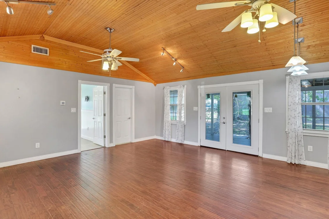 Photo of 140 Tobago Lane