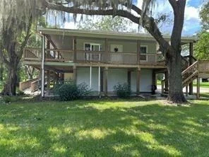 Photo of 915 Live Oak Drive