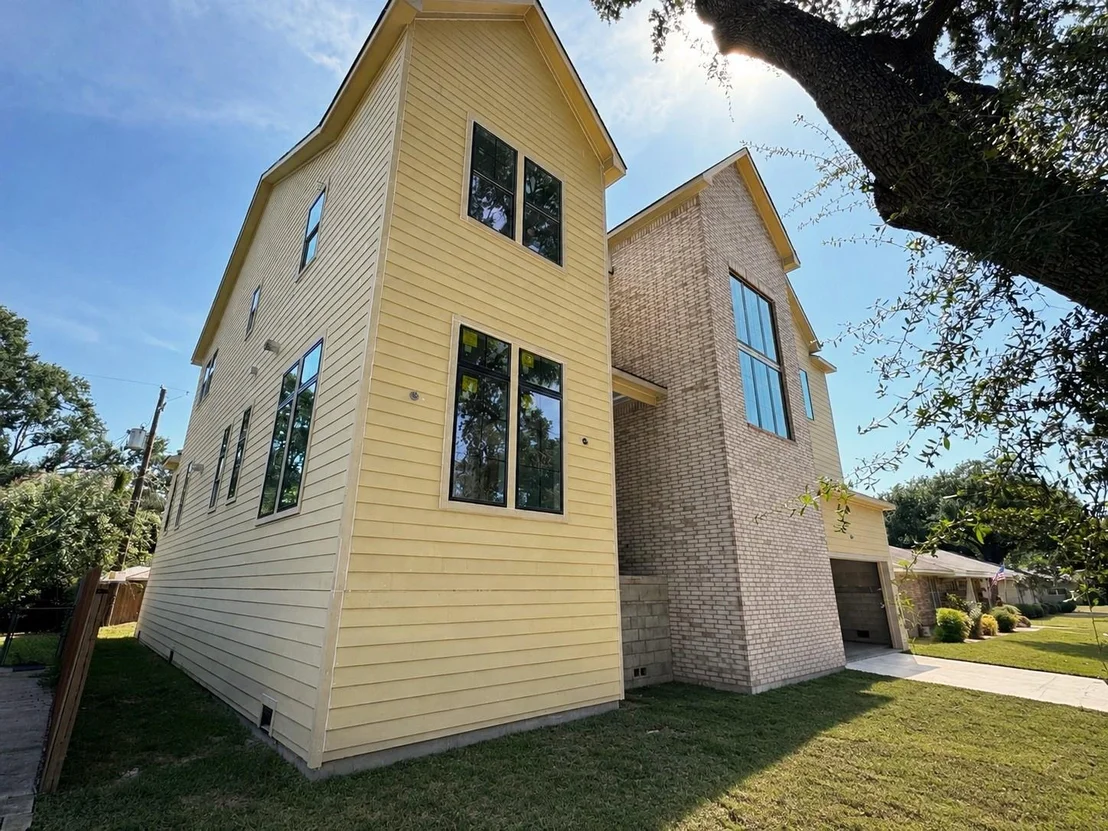 Photo of 2211 Stonecrest Drive