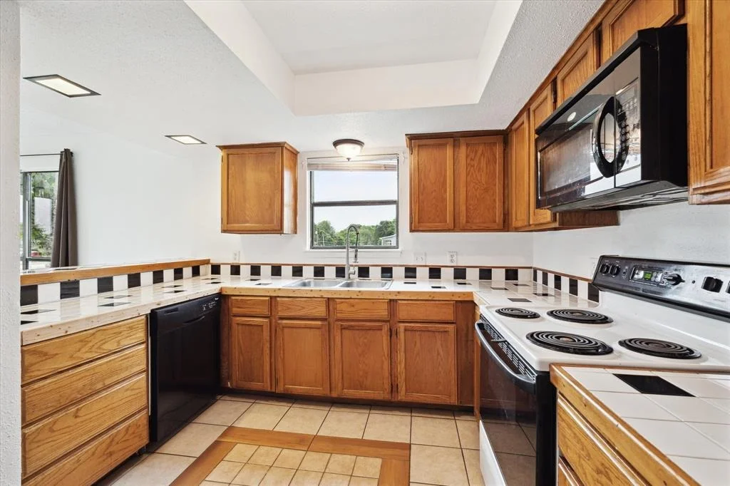 Photo of 893 Long Bow Road