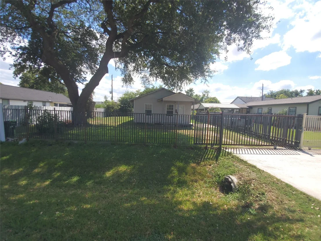 Photo of 9831 Bamboo Road