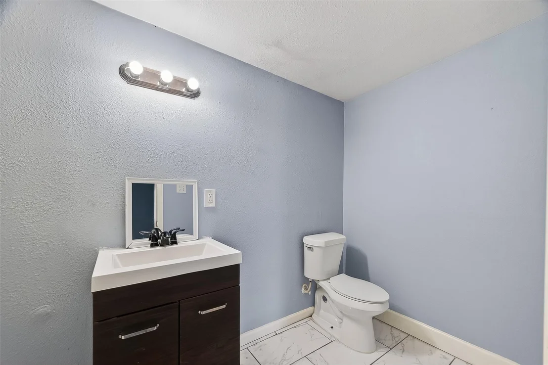 Photo of 6022 Lyndhurst Drive