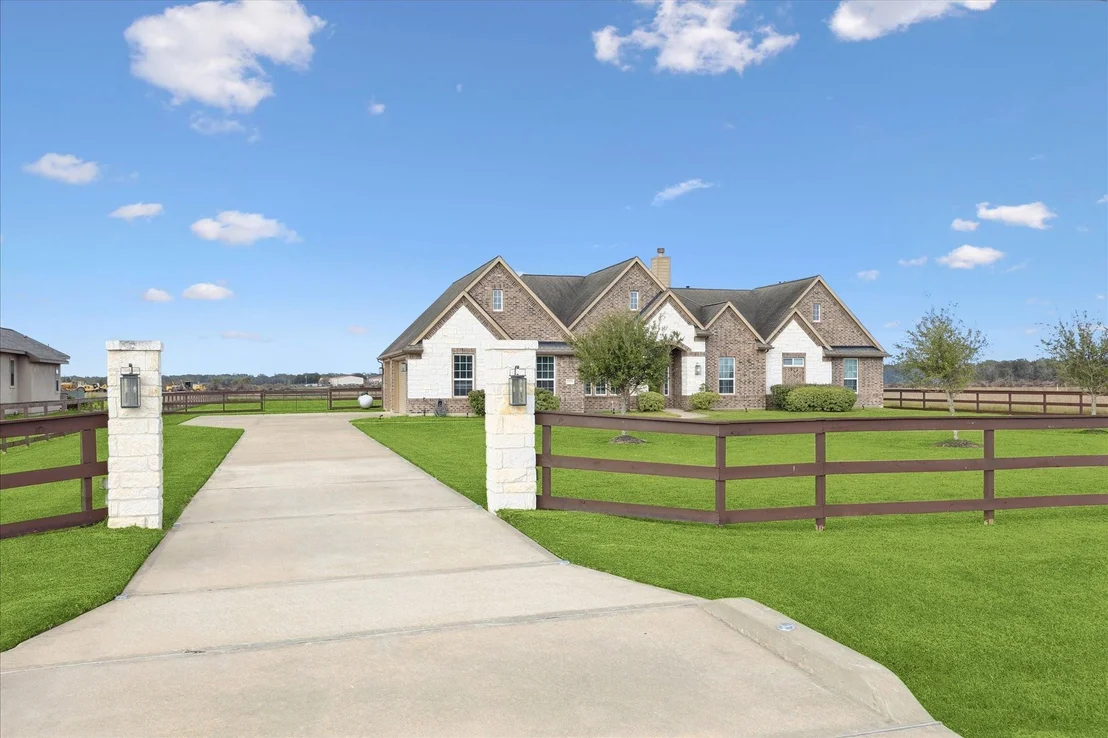 Photo of 7923 Stratford Hall Drive