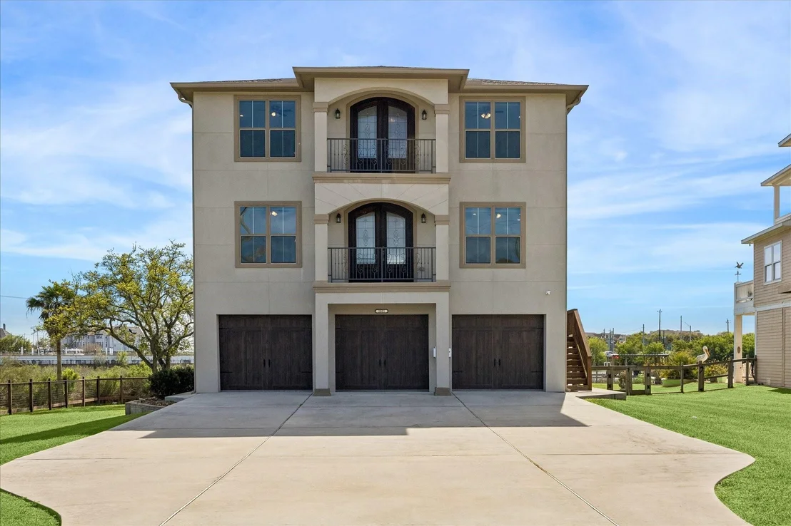 Photo of 2001 Oceanview Drive