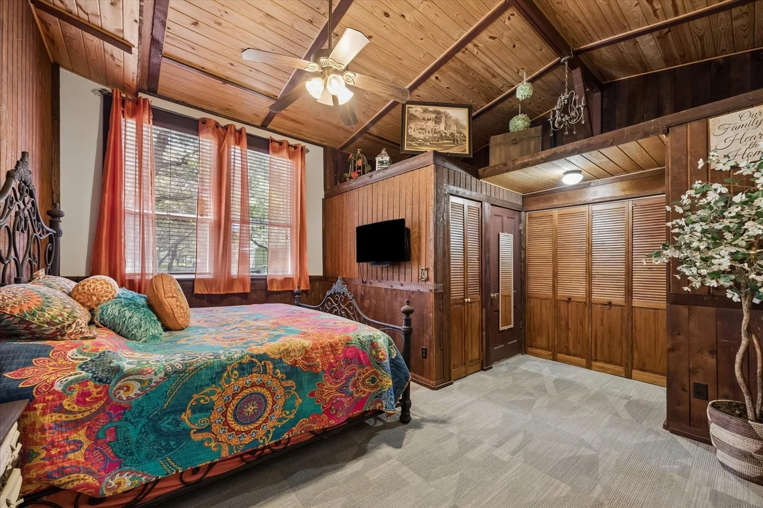 Photo of 302 Bluebonnet Bend