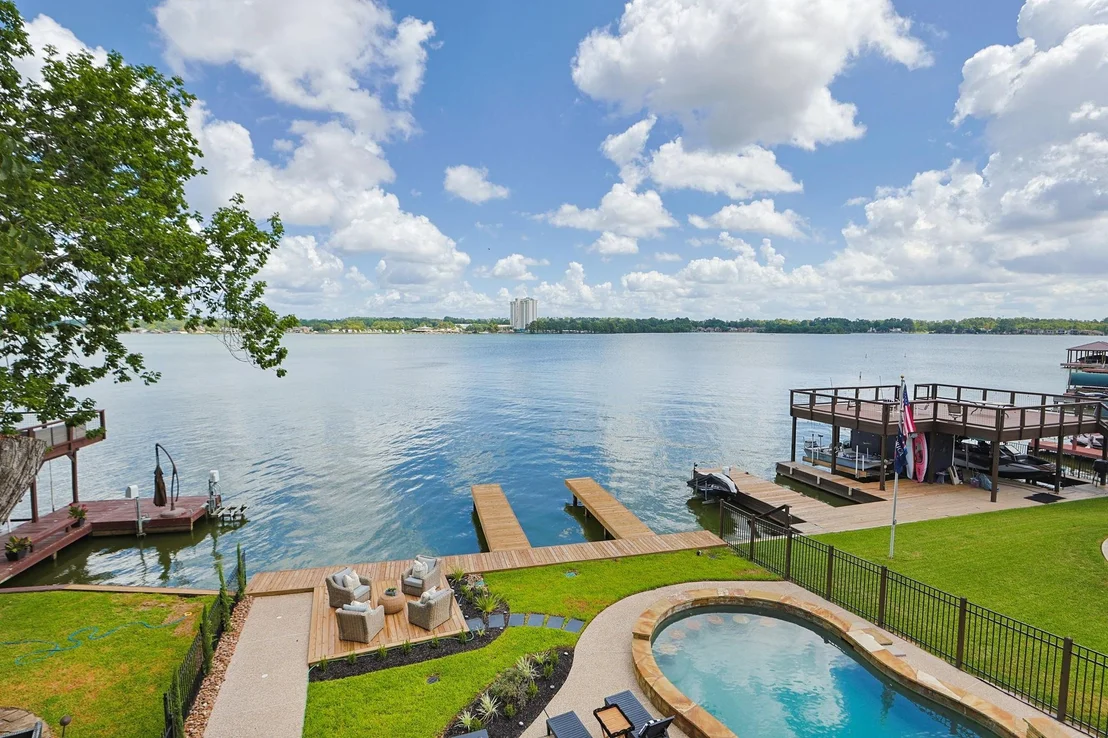 Photo of 848 Lake View Drive