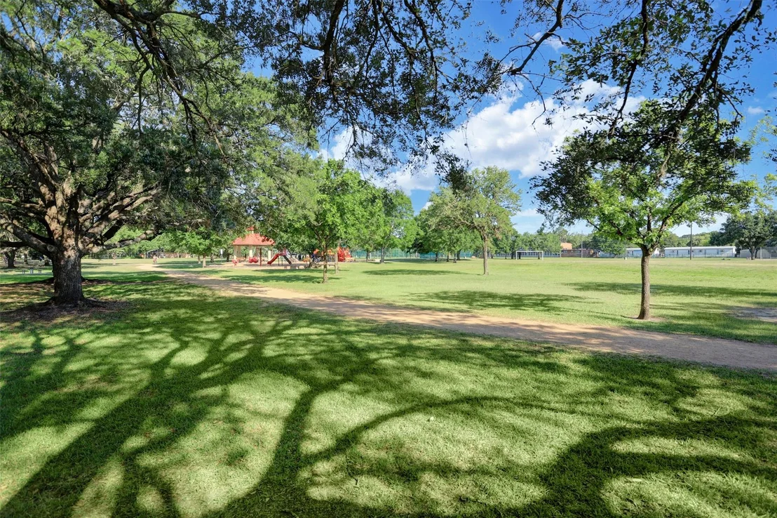 Photo of 4721 Kingfisher Drive