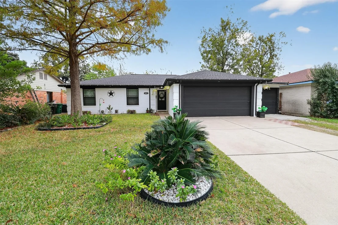 Photo of 8935 Glen Shadow Drive