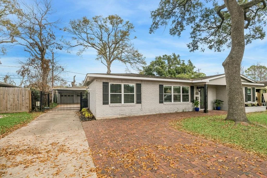 Photo of 9916 Westview Drive