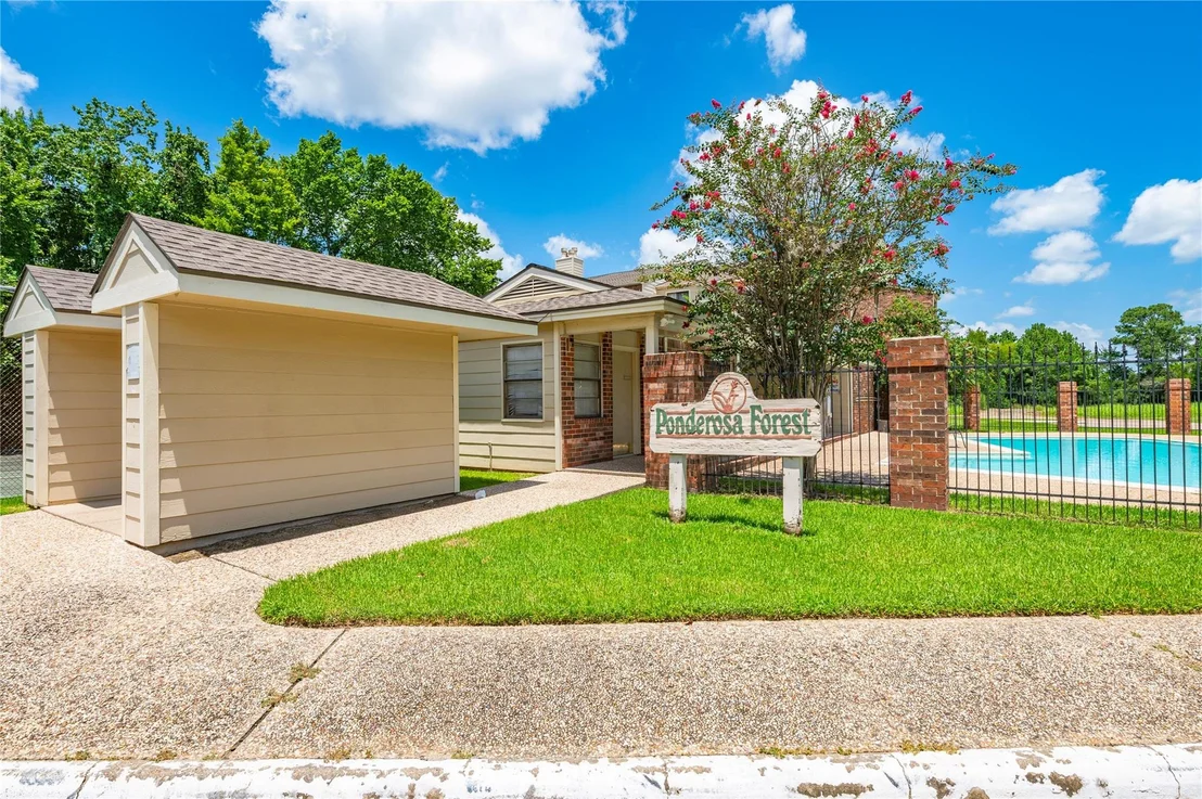 Photo of Unit 6A at 2501 Gulf Freeway
