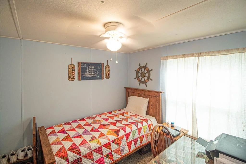 Photo of 305 Red Oak
