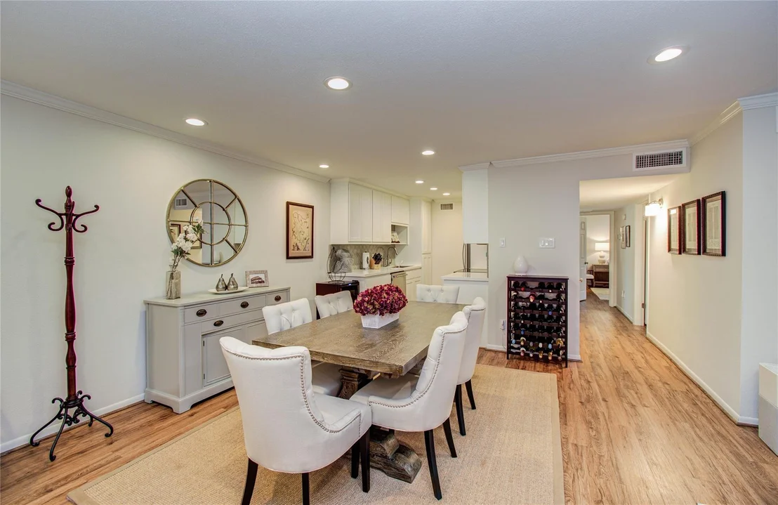 Photo of Unit 113 at 7575 Katy Freeway