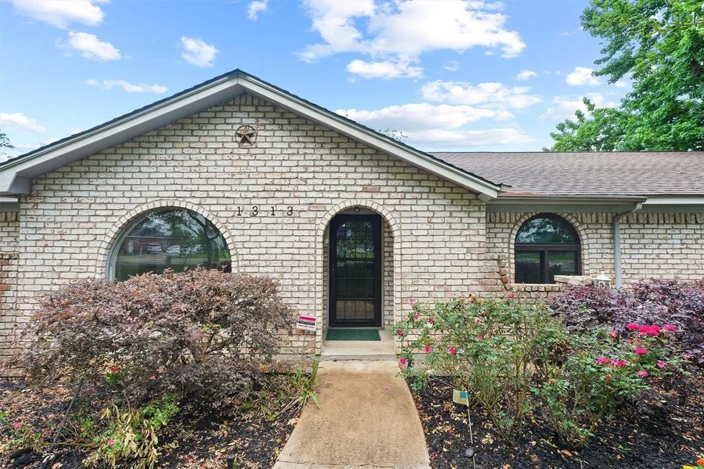 Photo of 1313 Lynwood Road