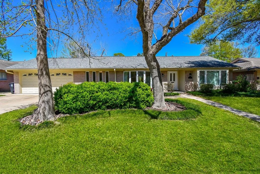 Photo of 5450 Grape Street