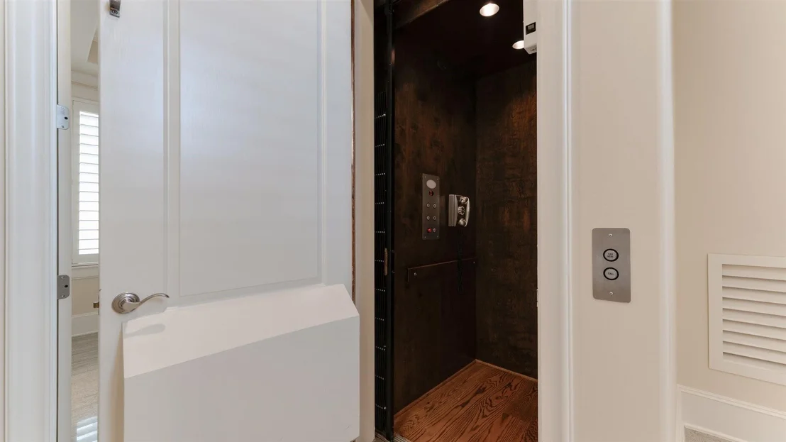 Photo of Unit E at 1700 Sunset Boulevard