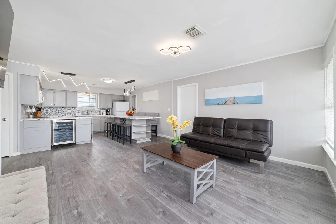 Photo of 610 Seashell Drive