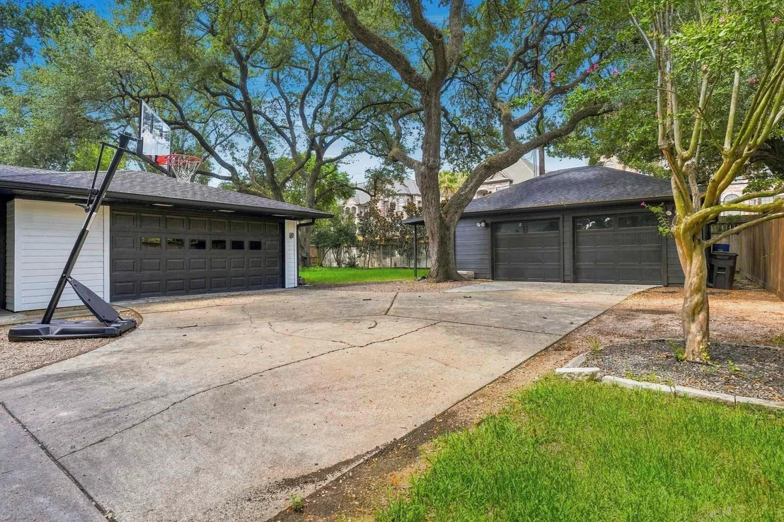 Photo of 2302 Chimney Rock Road