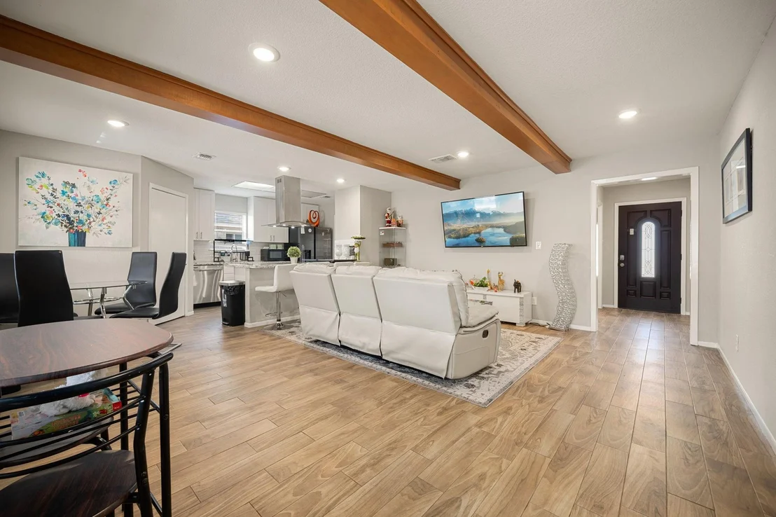 Photo of 9019 Grape Street