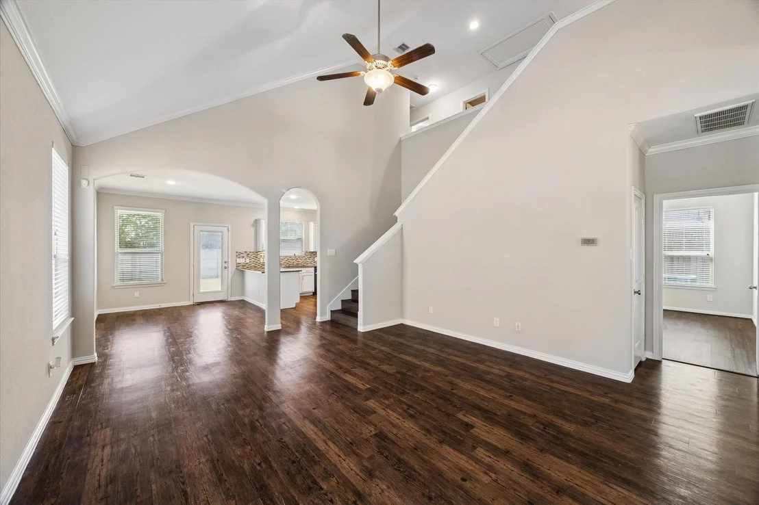 Photo of 660 Oak Circle Drive E