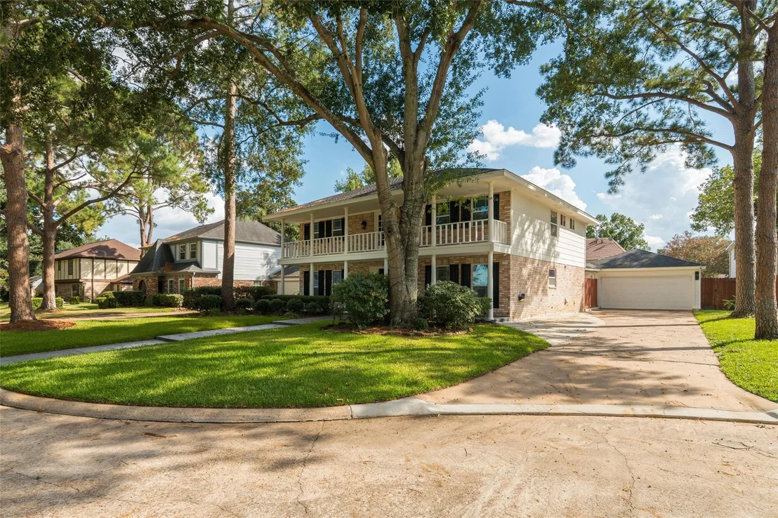 Photo of 18115 Longcliffe Drive
