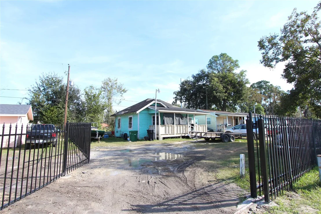 Photo of 7622 West Street