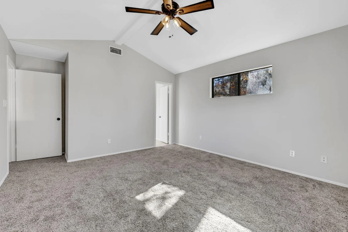 Photo of 330 N Fairway Loop
