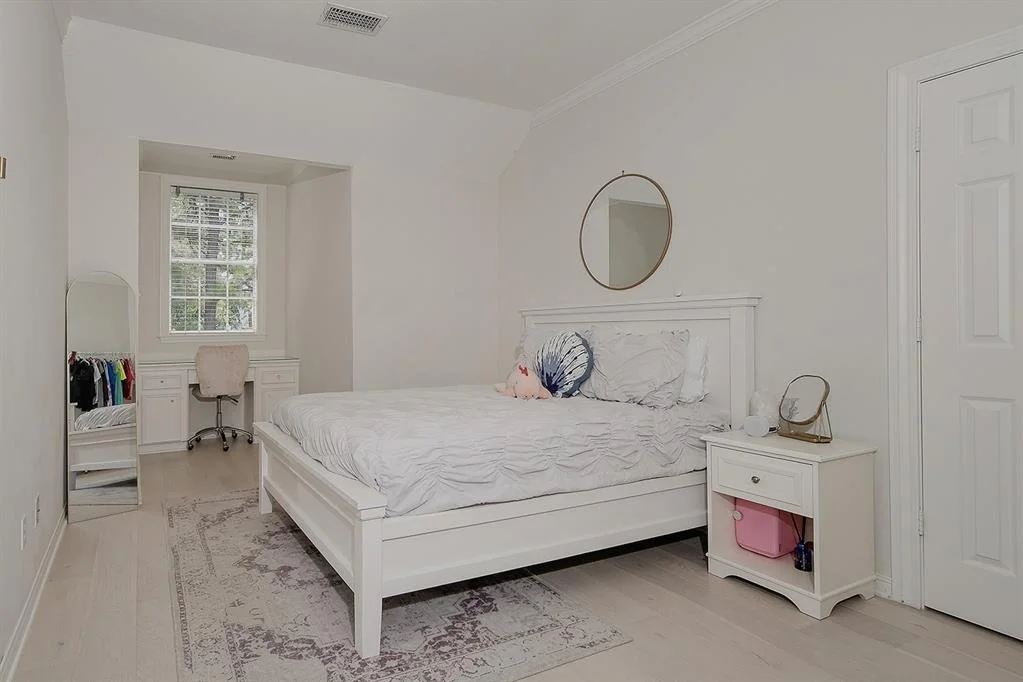 Photo of 26 W Fairbranch Circle