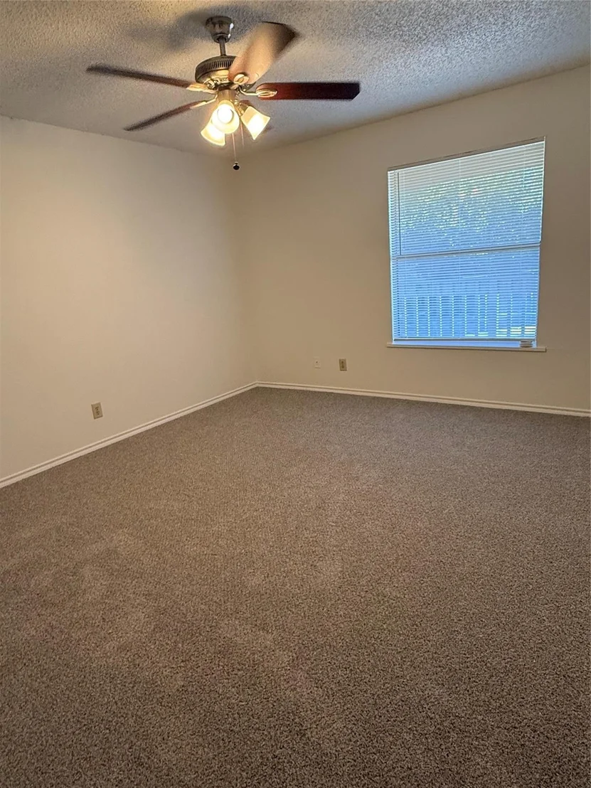 Photo of Unit 279B at 2501 Gulf Freeway