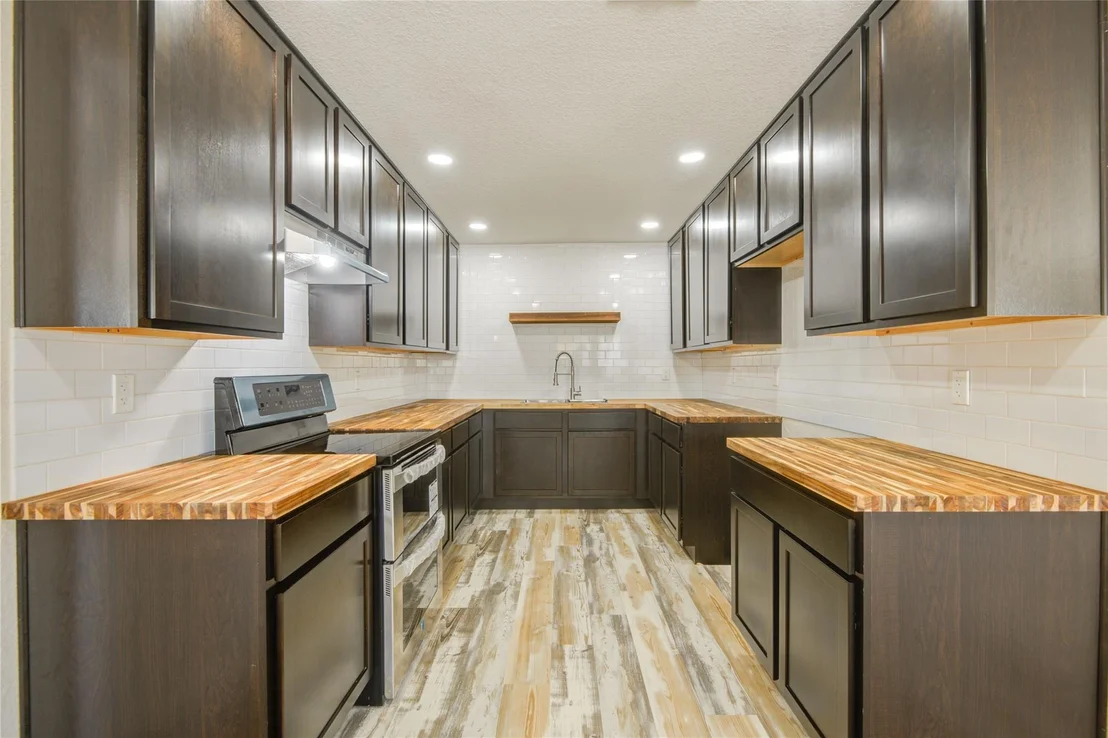 Photo of 826 W 12th Street
