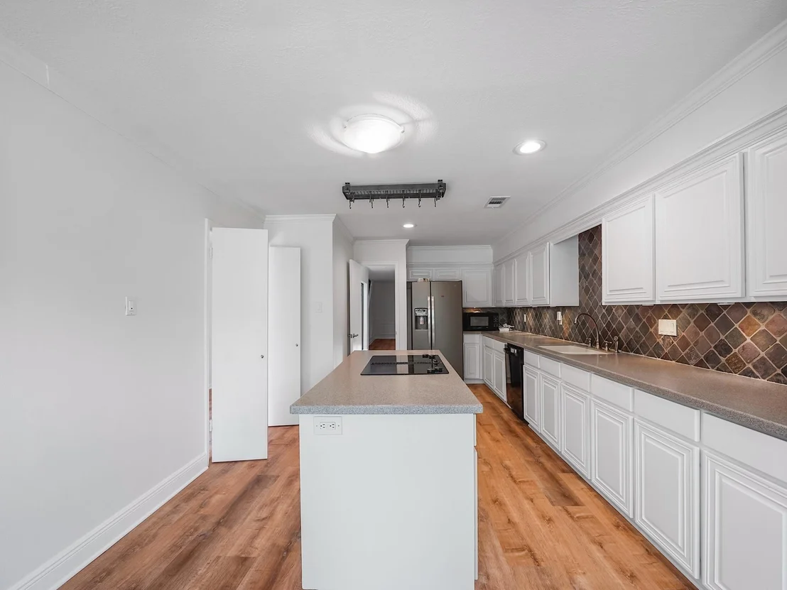 Photo of 910 Enclave Parkway