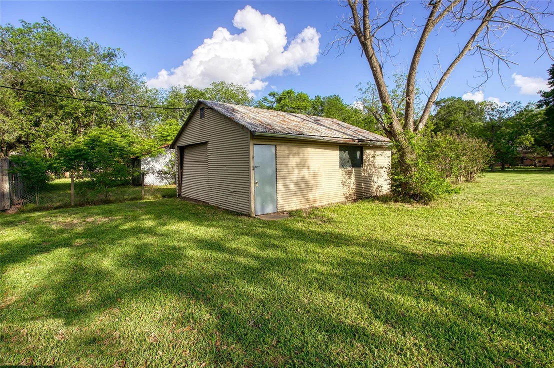 Photo of 1618 Bernie Avenue