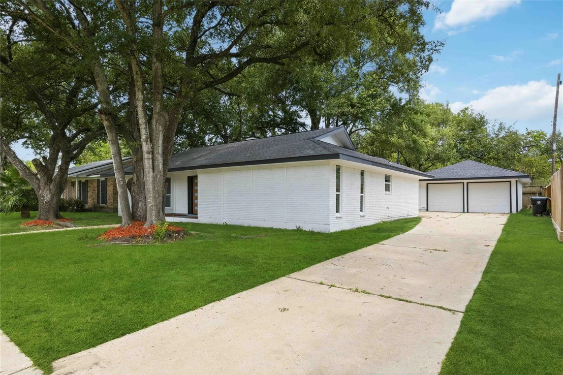 Photo of 5446 Loch Lomond Drive