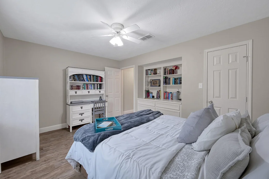 Photo of 8 Cambridge Circle